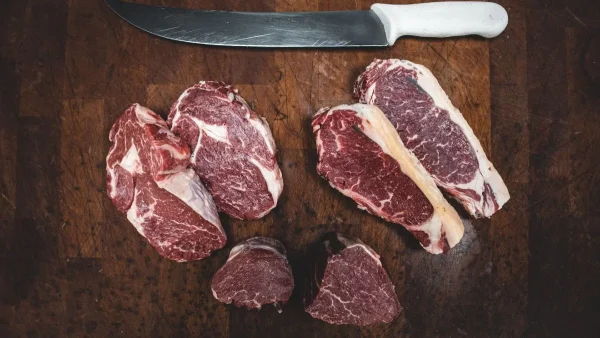 Lidl: Εξωφρενικές προσφορές στα κρέατα από 27/10 - Δείτε την λίστα!