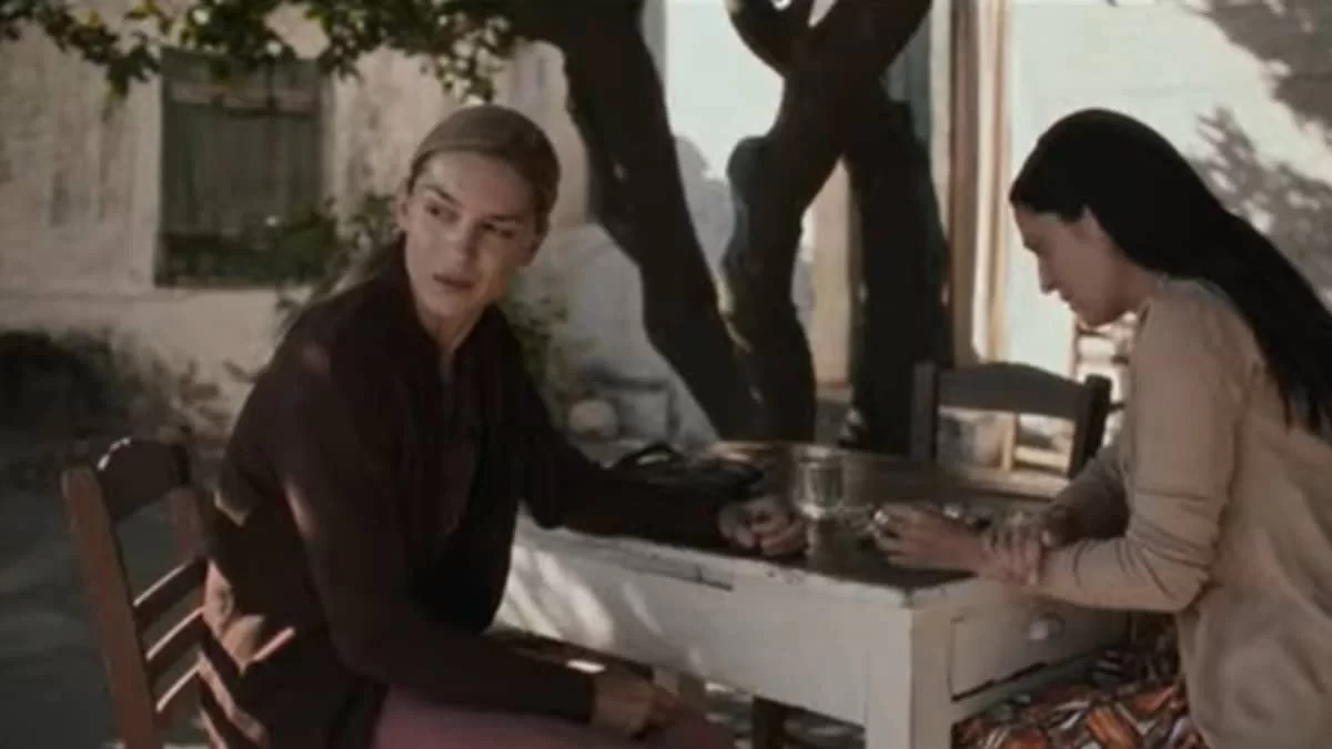 Μία νύχτα του Αυγούστου (23/10): Ο Σταύρος αφήνει την Αγάθη στα κρύα του λουτρού