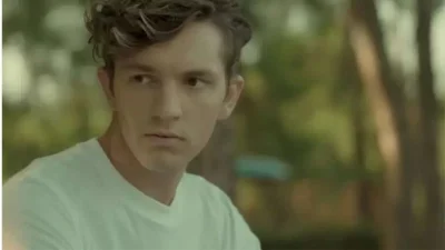 Μαύρο Ρόδο: Εμφανίστηκε γυμνός και αποθεώθηκε από το Twitter ο Μιχαήλ Ταμπακάκης - «Μέχρι και καλόγρια κολάζει»