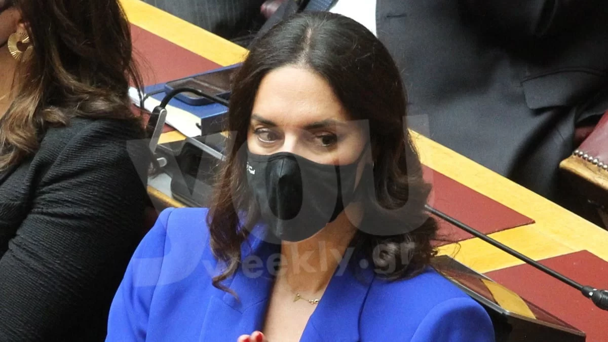 Ανησυχία με την υγεία της Νόνης Δούνια - Μεταφέρθηκε στο ιατρείο της Βουλής