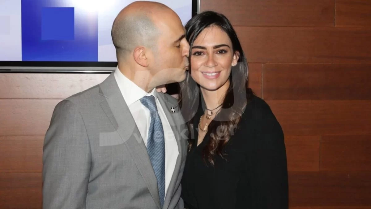 Κωνσταντίνος Μπογδάνος – Ελένη Καρβελά: Η πρώτη φωτογραφία της νεογέννητης κορούλας τους μέσα από το μαιευτήριο