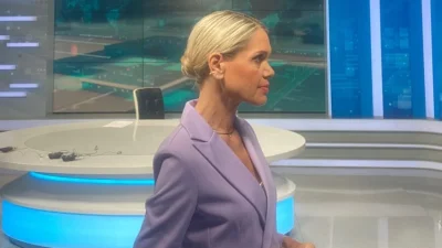 Σύνθια Σάπικα: Λίγα λόγια για τη δημοσιογράφο της ΕΡΤ που έκοψε τα μαλλιά της για το Ιράν