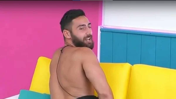 Love Island: "Πανηγύρι" στο Twitter με τα ακροβατικά του Θοδωρή - «Κομπλέ είσαι, πήγαινε μίλα της»