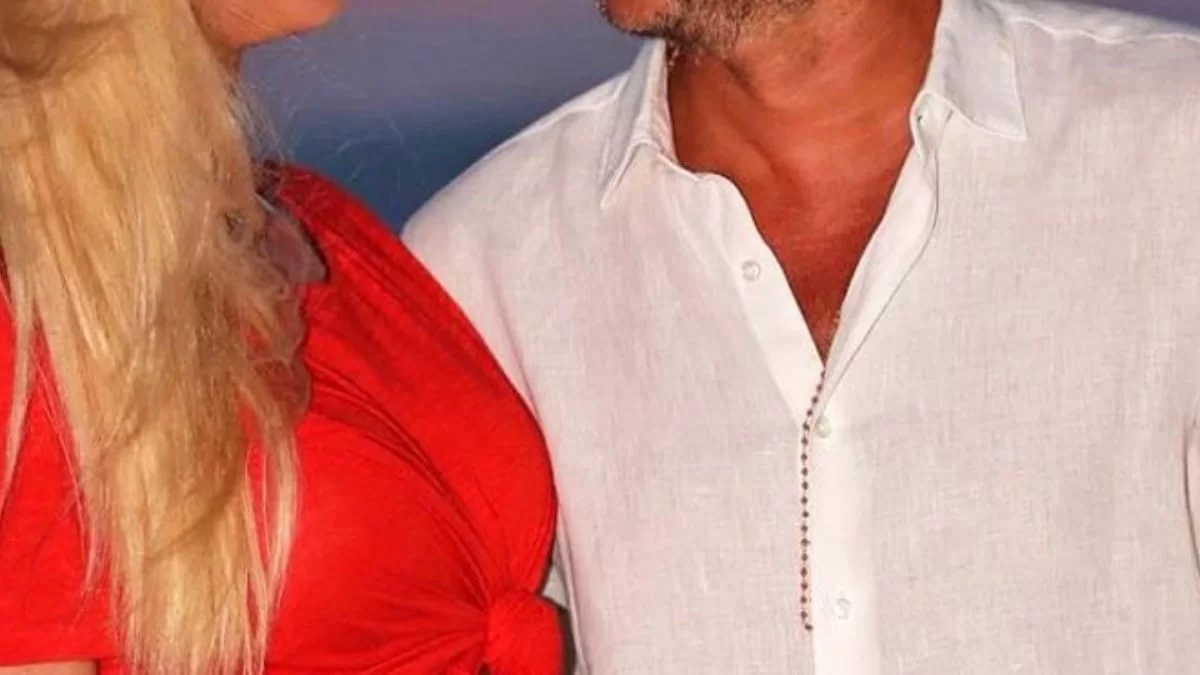 Χώρισαν μετά από 17 χρόνια και 3 παιδιά και τώρα ξεμαλλιάζονται - Εκείνη του έκλεψε Rolex και εκείνος τσάντες