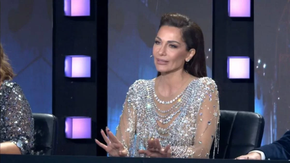 Πρεμιέρα J2US: Γεμάτη κρύσταλλα ντυμένη η Βανδή - Έλαμψε όλο το πλατό