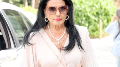 Κάνει τον γύρο του διαδικτύο τo ζεϊμπέκικο της Ζωζώς Σαπουντζάκη με τραγούδι του Κωνσταντίνου Αργυρού - Την κοιτούσε όλο το μαγαζί