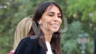 Το συγκλονιστικό denim look της Ολυμπίας Χοψονίδου θα το ζηλέψουν όλες - Πως συνδύασε την Chanel τσάντα της;