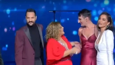 J2US: «Κάτι λείπει από τη Δέσποινα...» - Το αμήχανο σχόλιο του Κοκλώνη για το καυτό μίνι φόρεμα της Βανδή