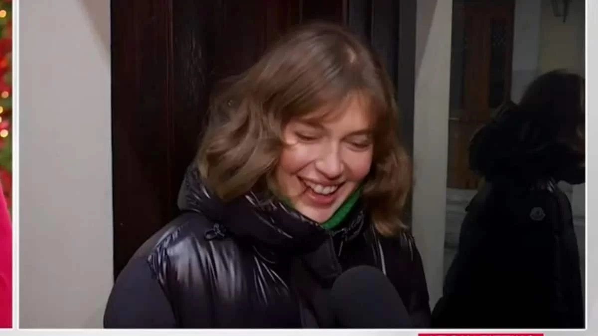 Μόνο που δεν κοκκίνισε - Η αντίδραση της Ανδριολάτου σε ερώτηση πως είναι να την φιλάει ο Παπακαλιάτης στο Maestro