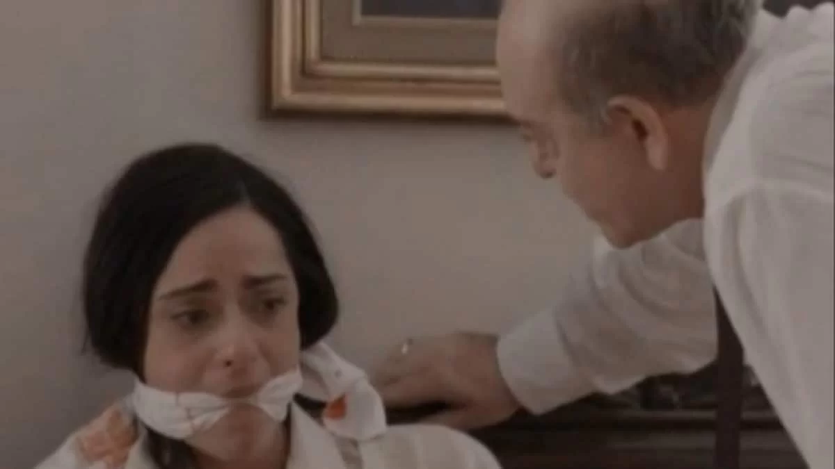 Ο Παράδεισος των Κυριών: «Κάτω τα χέρια σου απ' τη Μιράντα μωρή καραφλή οχιά» - "Σπάραξε" το Twitter με την σκηνή του ξυλοδαρμού της Μιράντας από τον Θανάση