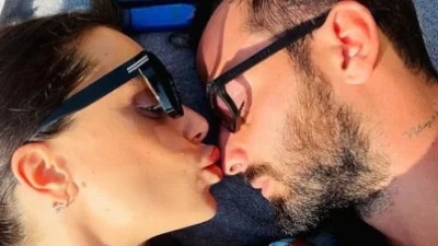 "Έλιωσε" το Instagram - Η φαντασμαγορική τούρτα για την επέτειο 5 χρόνων του Άρη Σοϊλέδη και της Μαρίας Αντωνά