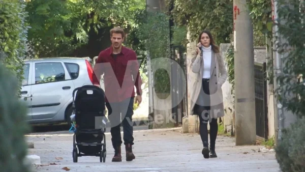 Στην δουλειά του Άκη Πετρετζίκη η Κωνσταντίνα Παπαμιχαήλ και ο γιος τους - Η τρυφερή έκπληξη που του ετοίμασαν