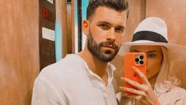 «Κάθε γυναίκα που σέβεται τον εαυτό της βάζει τον άνδρα να...» - Το βίντεο της Παναγιώταρου με πρωταγωνιστή τον Στάθη Σχίζα που κάνει τον γύρο του διαδικτύου