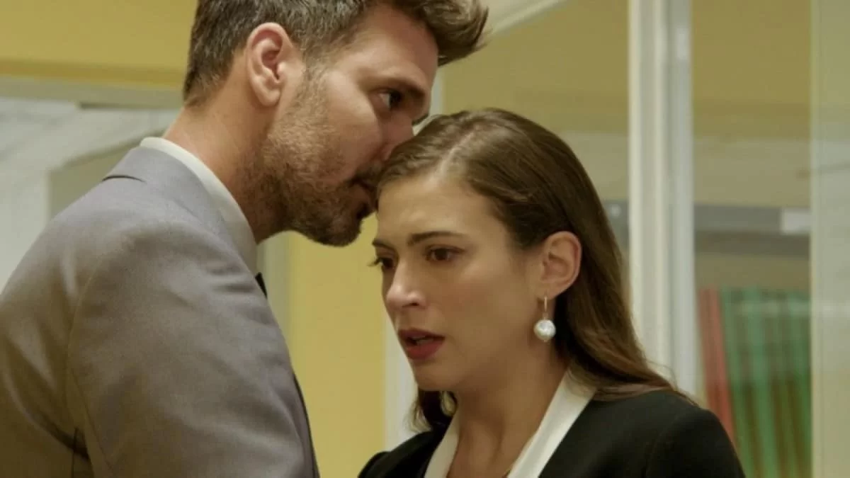 ΑΝΤ1: Τηλεθεατές σας αφορά! Έγινε γνωστό πως το τελευταίο επεισόδιο των Παγιδευμένων...