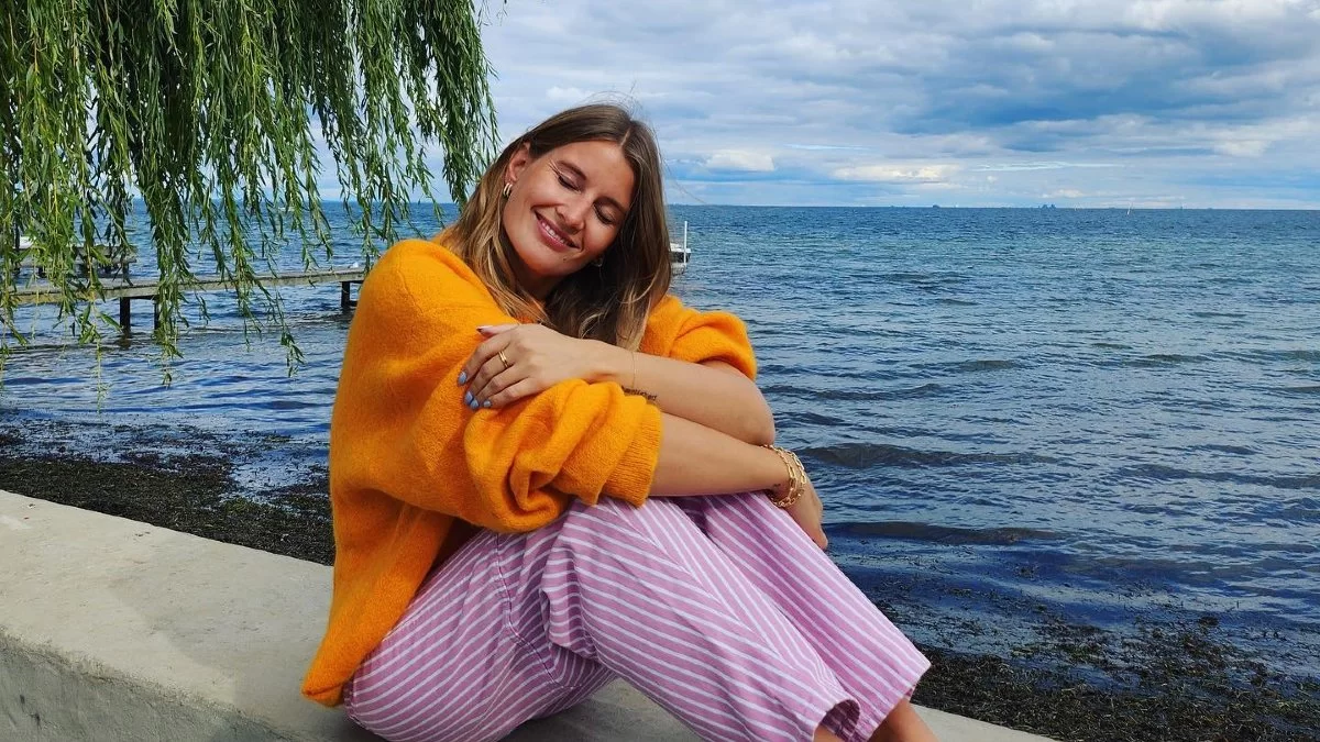 Clogs ή αλλιώς σαμπό: Πως θα φορέσεις αυτά τα παπούτσια τις ζεστές μέρες του Νοεμβρίου;