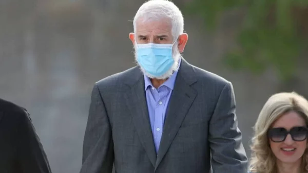 «Το καλύτερο που έχω να κάνω είναι να πέσω από το μπαλκόνι» - Σε άσχημη κατάσταση ο Πέτρος Φιλιππίδης