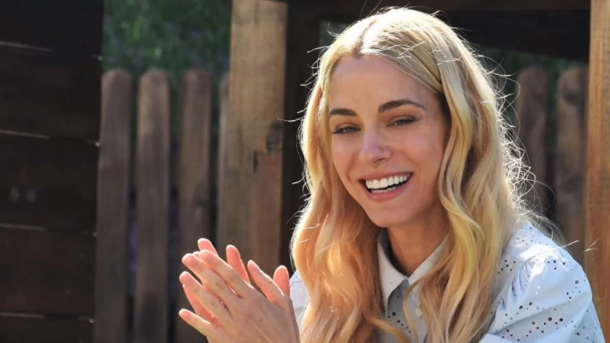 Πελώριο το Χριστουγεννιάτικο δέντρο της Δούκισσας Νομικού - Γιατί στολίζει κάθε χρόνο την ίδια ημερομηνία