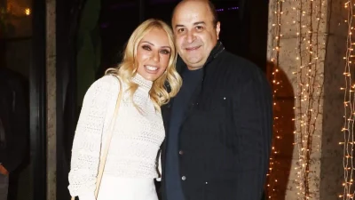 Είναι σχεδόν 20 χρόνια μαζί κι έκαναν σπάνια εμφάνιση στο μαγαζί της Έλενας Τσαβαλιά & του Μάρκου Σεφερλή