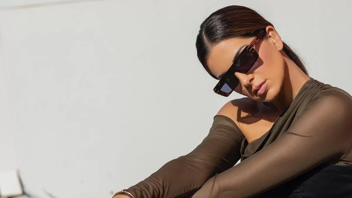 Η Σταματίνα Τσιμτσιλή, για ακόμη μία φορά με Zara look - Σου βρήκαμε την ολόσωμη φόρμα και τις καουμπόικες μπότες της