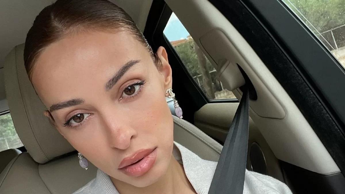 Το Prada μπουφάν της Ελένης Φουρέιρα κοστίζει 2.400 ευρώ και τα Balenciaga γυαλιά ηλίου της, 1.054 ευρώ!