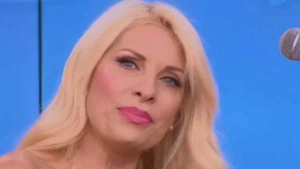 «Θα παίρνουμε ανάσες μαζί και...»: Προβληματισμένη η Ελένη Μενεγάκη - Το μήνυμα στους τηλεθεατές της