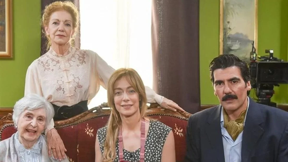 «Έπεσα από τη σκηνή, έκανα ράμματα» - Ατύχημα για ηθοποιό από τον Έρωτα φυγά