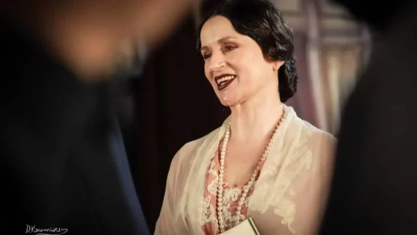 Φλόγα και άνεμος 5/11: Η Κυβέλη ανακαλύπτει ότι την απατάει ο Παπανδρέου