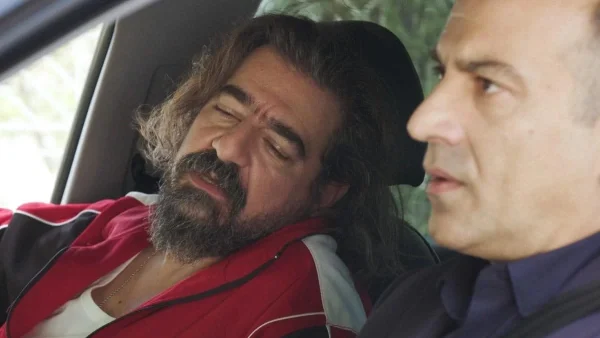 Ποιος Παπαδόπουλος (10/11): Αναστατώνεται ο Αρίστος με ένα δώρο που του φέρνει ο Γιάννης