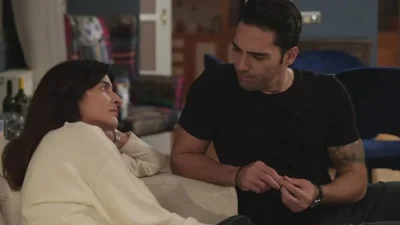 "Άλλος πρέπει να καβαλάει το άλογο σου" - Χαμός με τους τουιτεράδες για την σκηνή Ιουλίας και Κουράκου στην Γη της Ελιάς