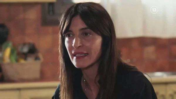 Γη της ελιάς αποκλειστικό: Ο Κουράκος πιάνει στα πράσα την Ιουλία με τον Στάθη και την ξεμπροστιάζει!