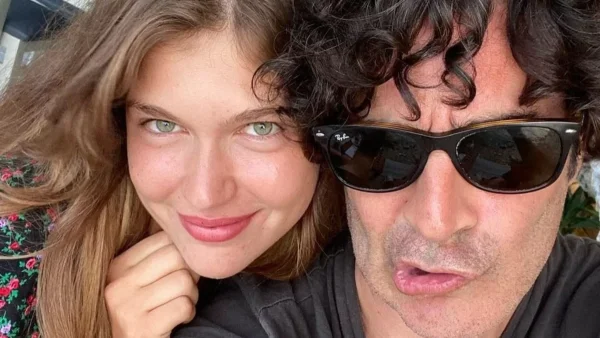 Τι συμβαίνει μεταξύ του Χριστόφορου Παπακαλιάτη και της Κλέλιας Ανδριολάτου; Το βίντεο που κάνει τον γύρο του διαδικτύου