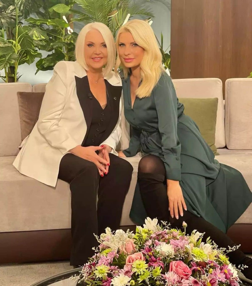 Ρούλα Κορομηλά Ελένη Μενεγάκη 