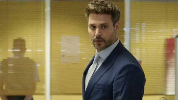 Παγιδευμένοι: Ξεκαρδιστικό βίντεο από τα backstage - Ο Μιχάλης Λεβεντογιάννης σε ρόλο μακιγιέρ