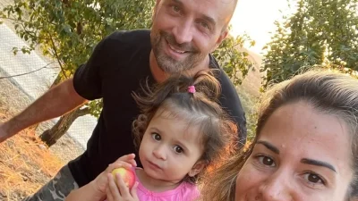 Στόλισαν Γιώργος Λιανός και Κωνσταντίνα Καραλέξη: Η τρυφερή φωτογραφία με την μικρή τους κόρη