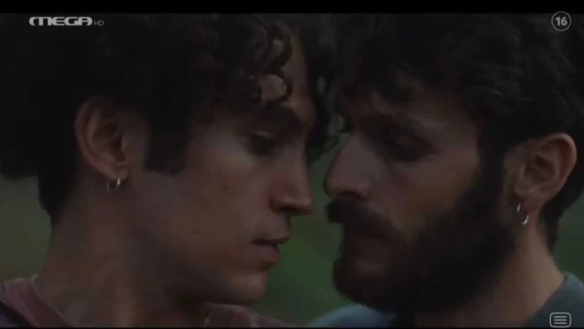 Maestro: Σάλος στο twitter με το χθεσινοβραδινό γκέι φιλί - «Παίζει όντως αυτό στην ελληνική τηλεόραση ή το φαντάζομαι»