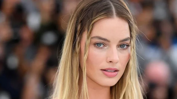 Margot Robbie: Ποια είναι η όμορφη ηθοποιός; Το αξιοζήλευτο στιλ της και τα κομμάτια που χρειάζεται κάθε γυναίκα