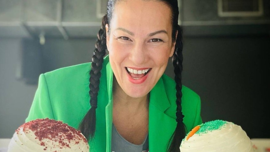 Η Μάνια Ντέλου αλλαγμένη 