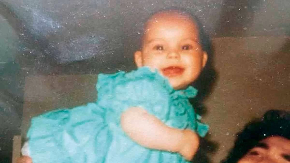 Μαντέψτε ποια: Το κοριτσάκι της φωτογραφίας είναι σήμερα πρωταγωνίστρια της σειράς Μαύρο Ρόδο