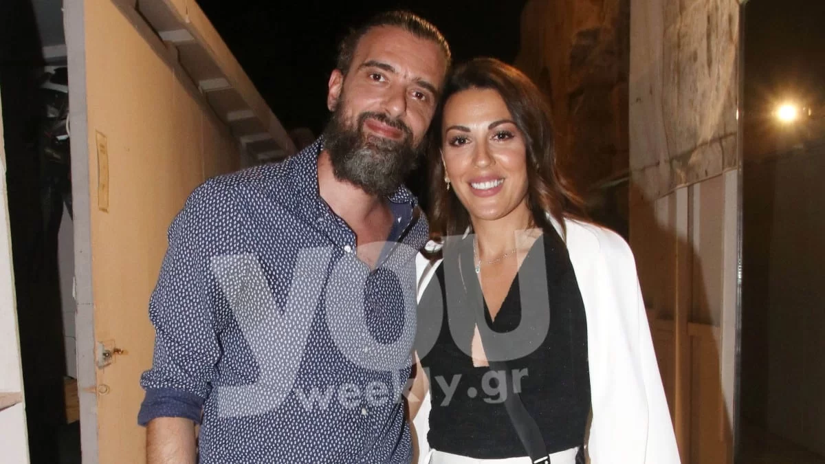 Σε μαύρες αποχρώσεις με δερμάτινο καναπέ - Το μοντέρνο σπίτι της Άννας Μενενάκου και του Σωτήρη Τσαφούλια