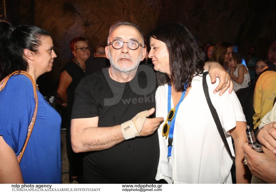 Θάνος Μικρούτσικος γυναίκα