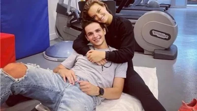 Δεκάδες αντιδράσεις κάτω από την ανάρτηση της Μαρίας Σάκκαρη με τον Κωνσταντίνο Μητσοτάκη από την παραλία