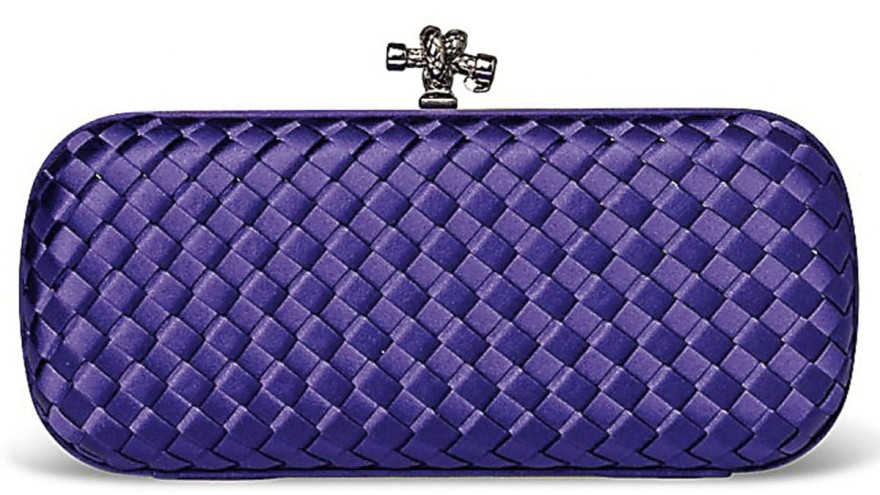 Μοβ clutch, Envie shoes, €39, envieshoes.gr