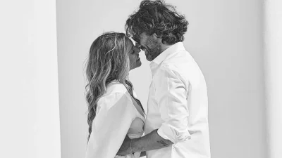 Σε πελάγη ευτυχίας Αθηνά Οικονομάκου και Φίλιππος Μιχόπουλος - Η φωτογραφία με την αποκάλυψη