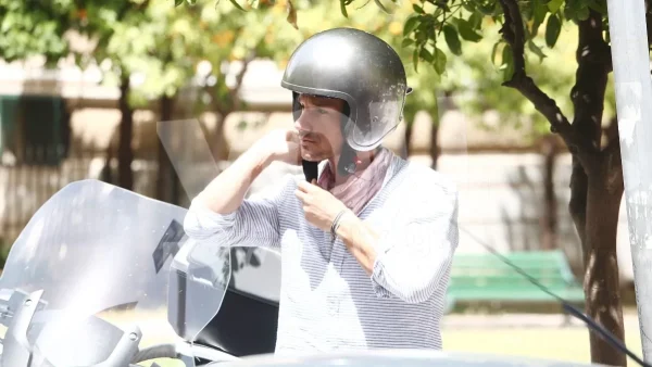 Πάνος Βλάχος - αποκλειστικό: Με ηθοποιό από τον Παράδεισο των Κυριών για καφέ στο Περιστέρι