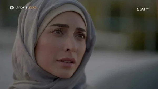 Καμία σχέση με τη Ραζάν που υποδύεται στον ''Γλυκάνισο'' - Η Έλενα Πιερίδου πόζαρε topless