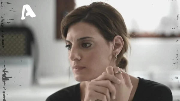 Σασμός: «Καλά θα' ταν να σε κεράτωνε μωρή γαλιάντρα!» - Η Αργυρώ "τα έχωσε" στον Σταύρο και το Twitter την αποθέωσε