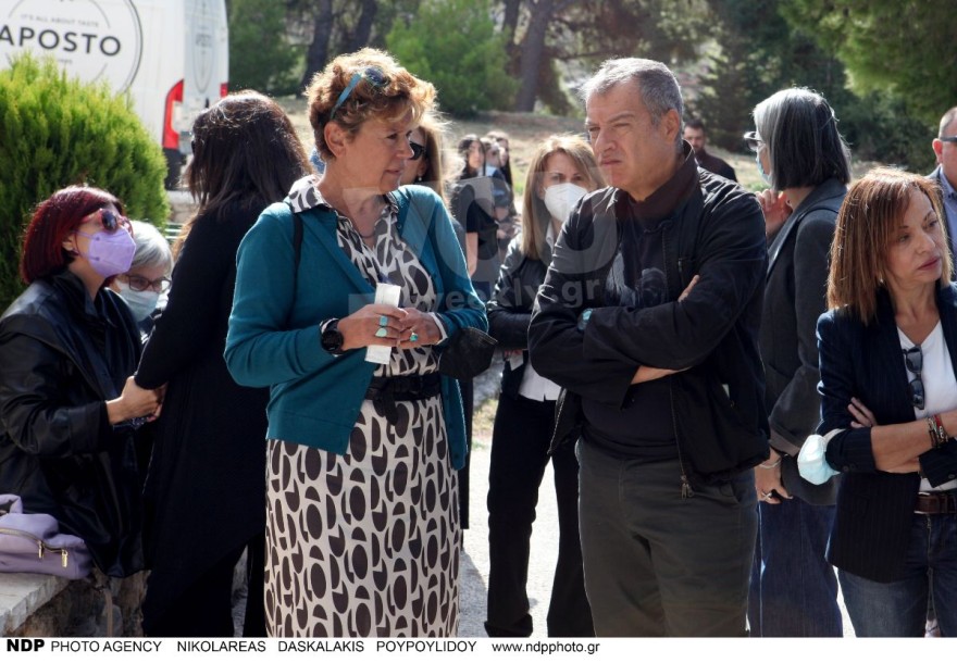 Σταύρος θεοδωράκης κηδεία Σκυλλάκου