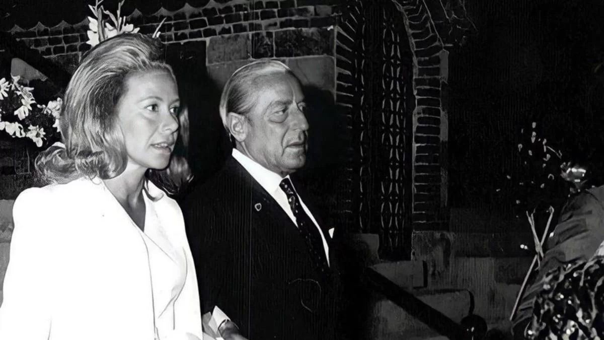 Σπάνιες φωτογραφίες από τον γάμο της Τίνας Λιβανού με τον Σταύρο Νιάρχο - Το νυφικό φόρεμα