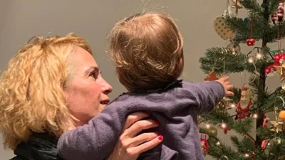 Τζένη Μπότση: Στιγμές ευτυχίας για την ηθοποιό - Η φαντασμαγορική τούρτα για τα τρίτα γενέθλια της κόρης της