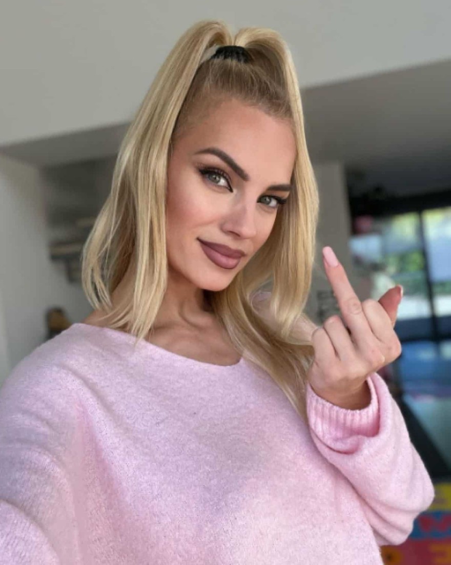 Τζούλια Νόβα